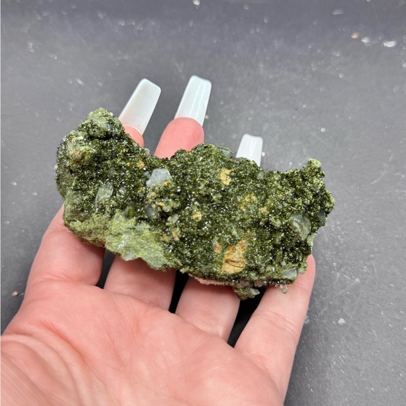 Sparkling ✨ Fairy 🧚 Forest 🌳 Epidote & Quartz Raw Mineral 🧊 Crystal Cluster - Picture 1 of 8